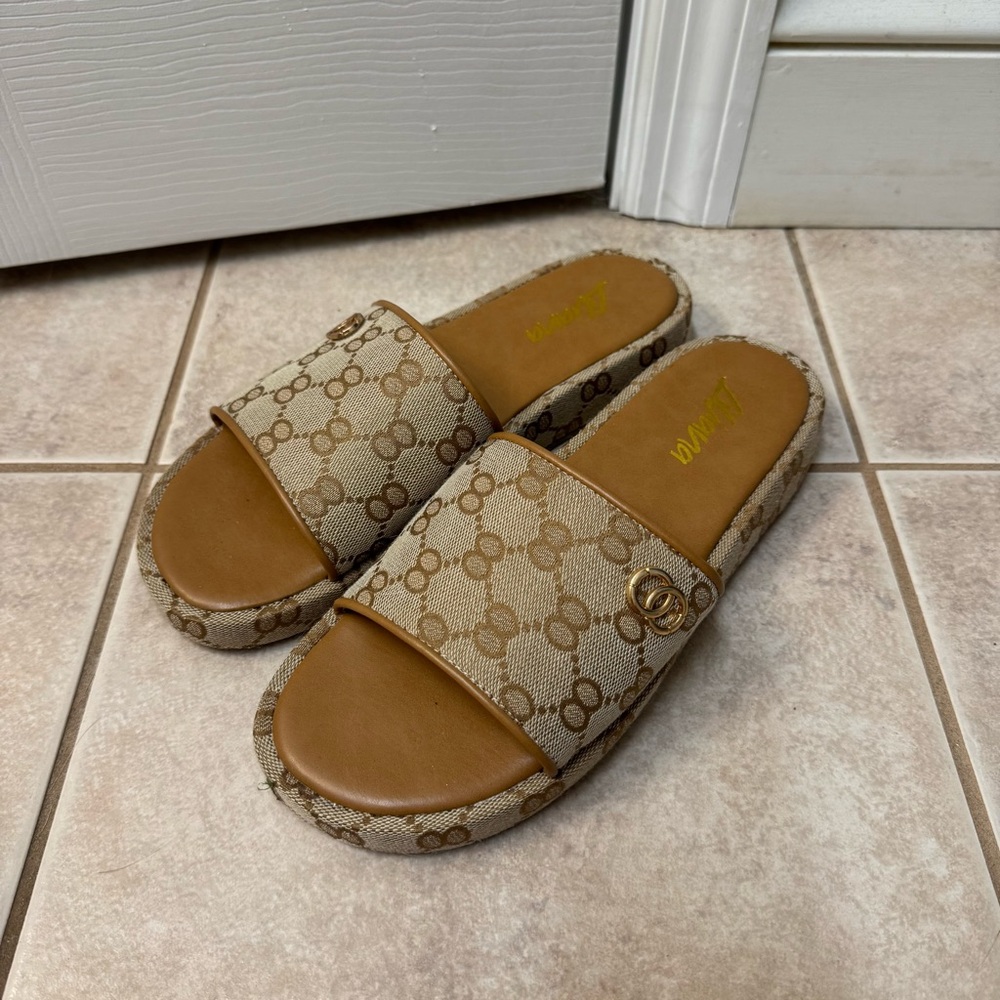 Talulah sandals